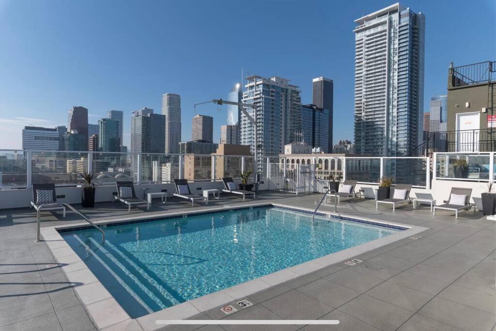 Iconic Heart Of Dtla Loft With Rooftop Pool Jacuzzi Gym Apartamento Los Angeles